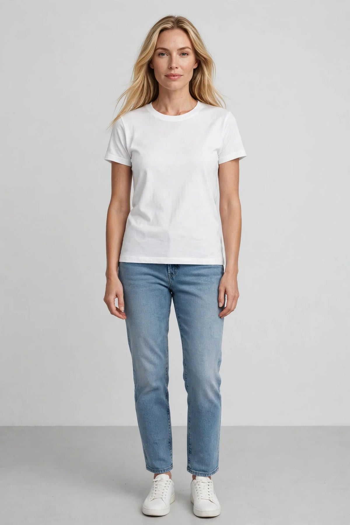 Women White Solid T-Shirt