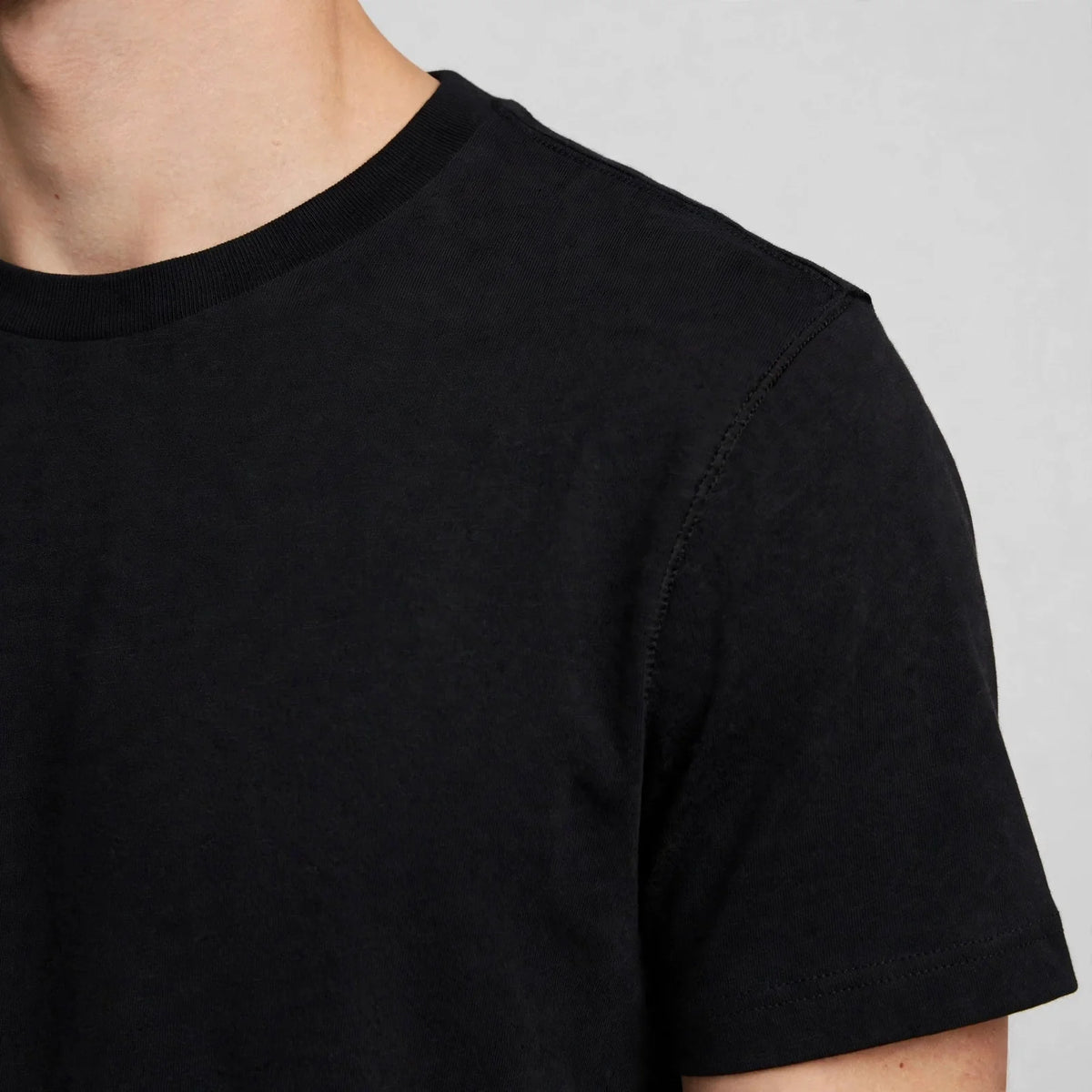 Neckline detail